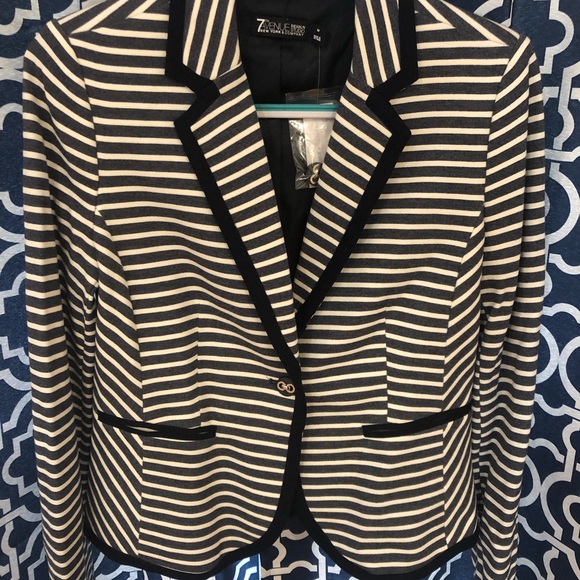 New York & Co Blazer - Picture 1 of 6